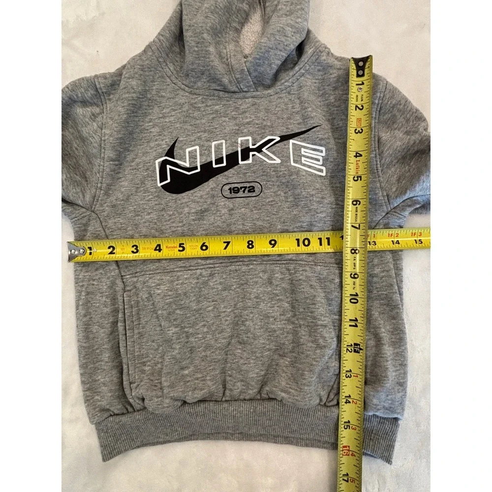 Nike Boys Gray Pullover Hoodie Sweatshirt Logo 1972 Graphic Size 6 M 5-6 Yrs